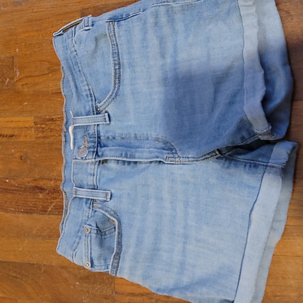 Levi Mid Rise Shorts